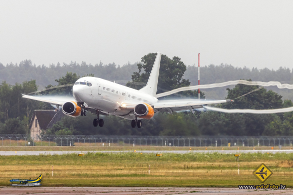 Boeing 737-4Q8