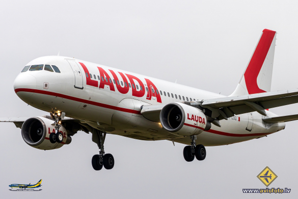 Airbus A320-214
