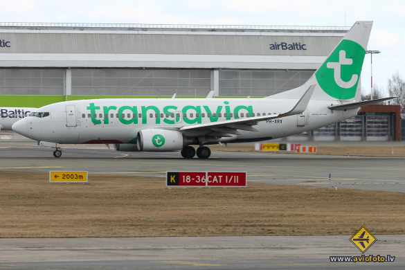 Boeing 737-7K2
