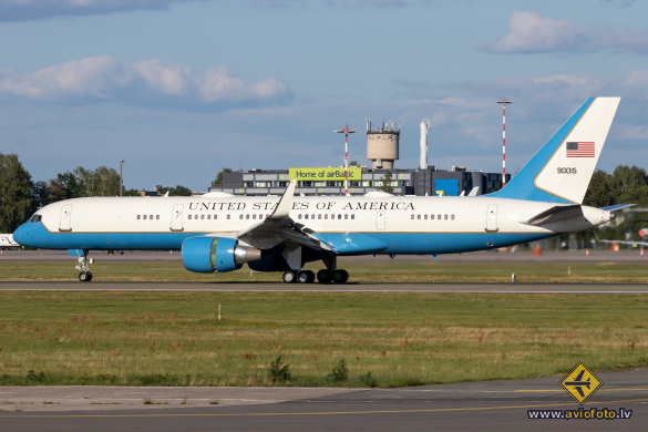 Boeing C-32A (757-2Q8)
