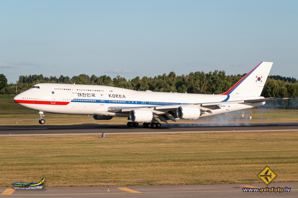Boeing 747-8B5