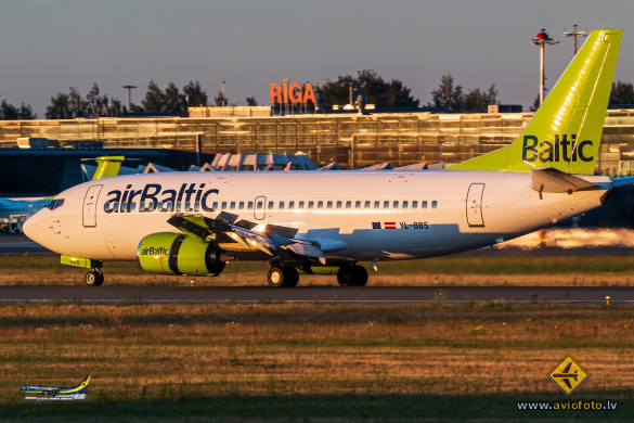 Boeing 737-31S