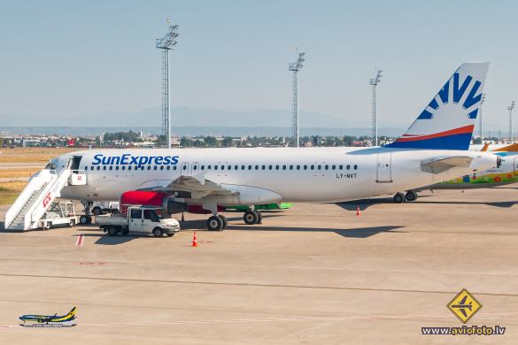 Airbus A320-214