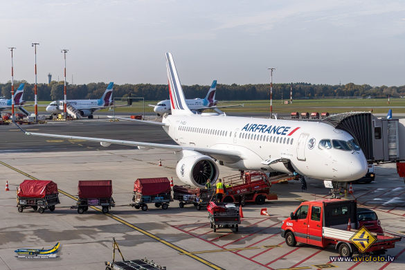 Airbus A220-300
