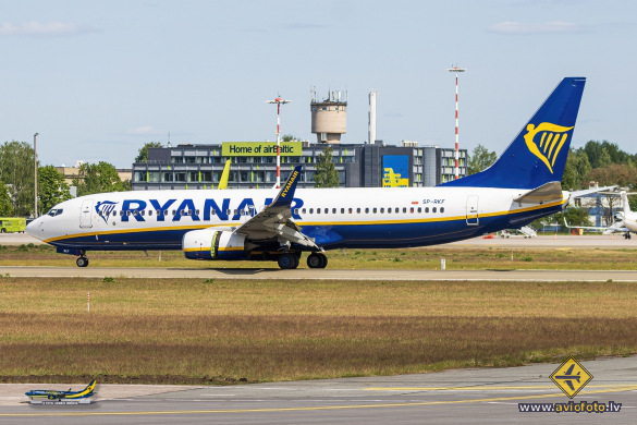 Boeing 737-8AS