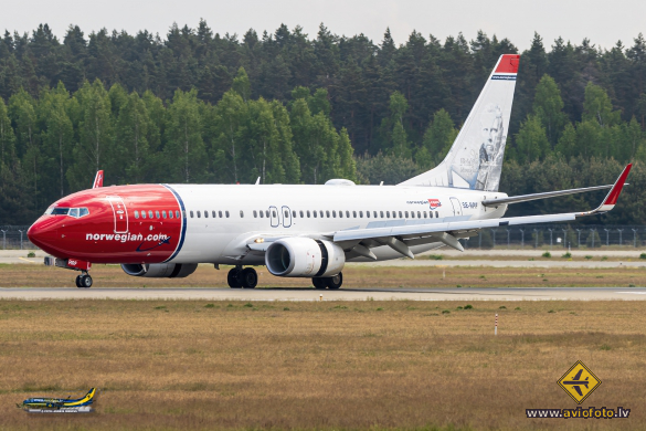 Boeing 737-8JP