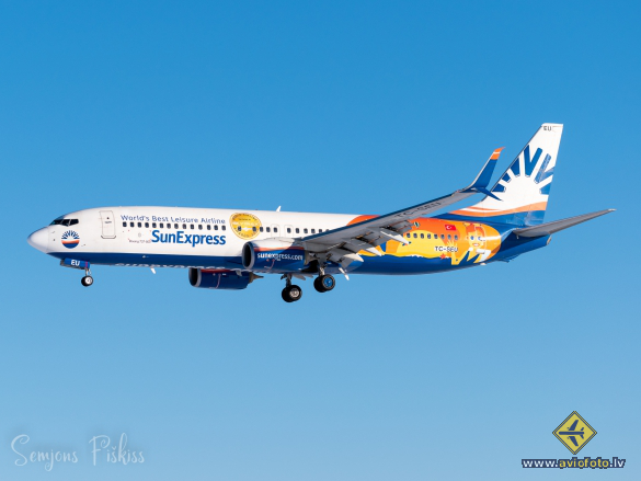Boeing 737-8HC