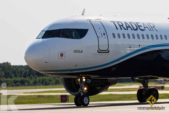 Airbus A320-214