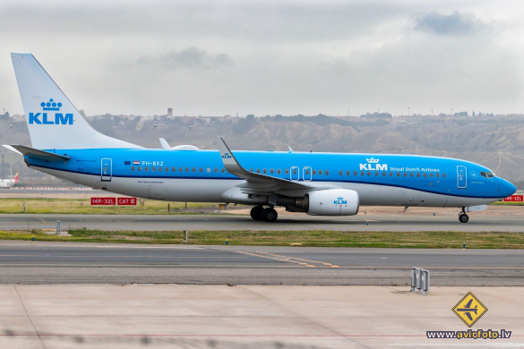 Boeing 737-8K2