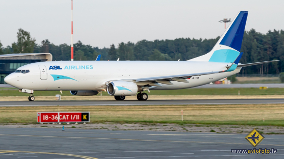 Boeing 737-86N(BCF)