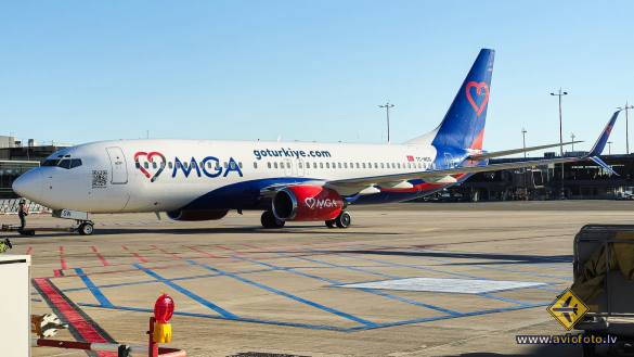 Boeing 737-8S3