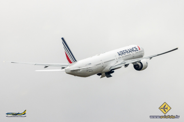 Boeing 777-328/ER