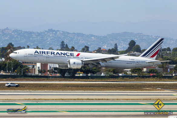 Boeing 777-328/ER