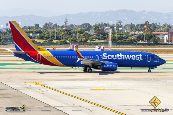 Boeing 737-8H4
