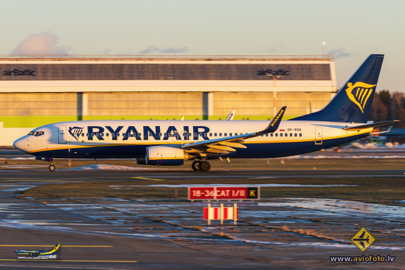 Boeing 737-8AS
