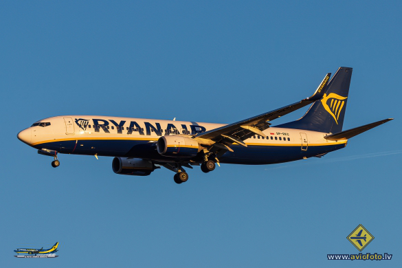 Boeing 737-8AS