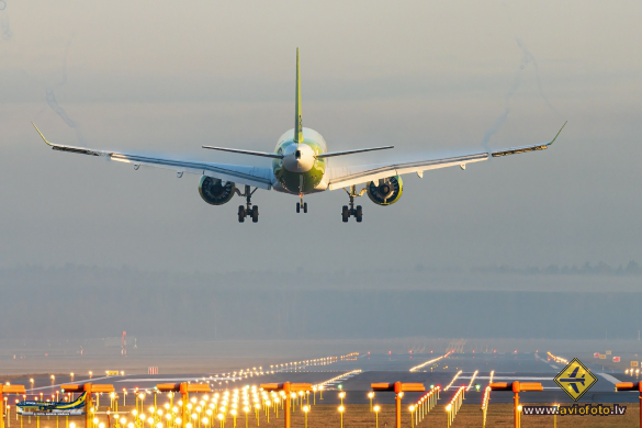 Airbus A220-300