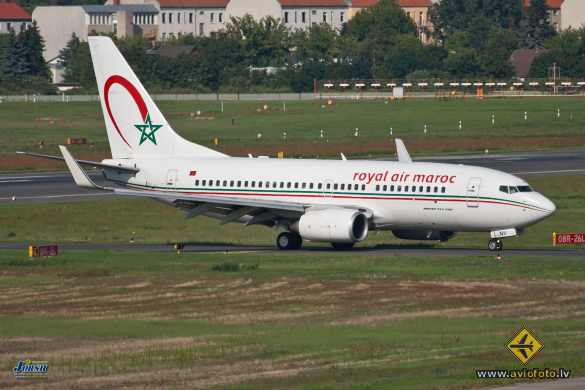 Boeing 737-7B6