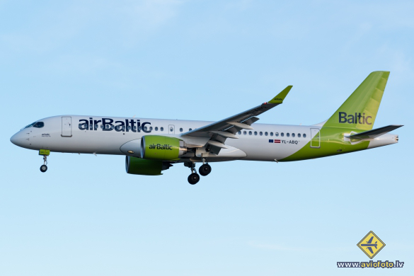 Airbus A220-300