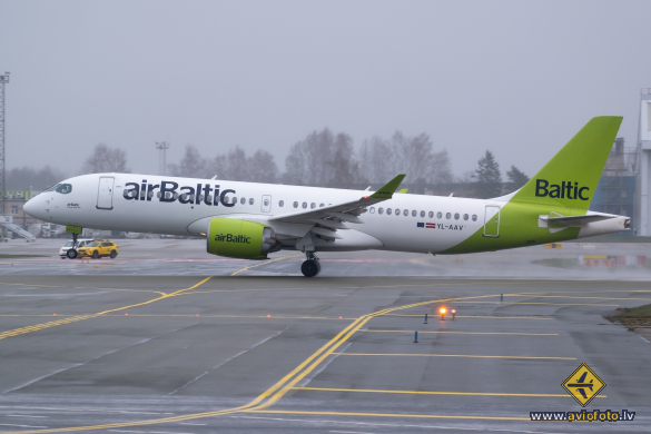 Airbus A220-300