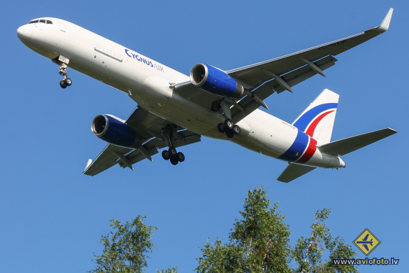 Boeing 757-223(PCF)