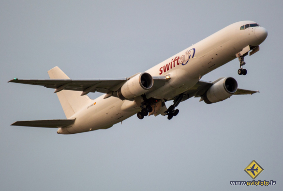 Boeing 757-23APF