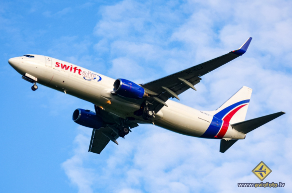 Boeing 737-8Q8(BCF)