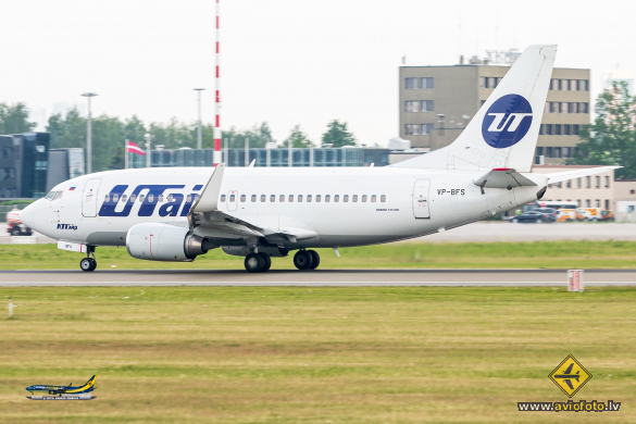 Boeing 737-524