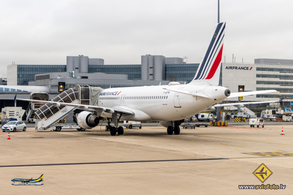 Airbus A320-214