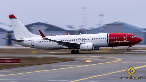 Boeing 737-8JP