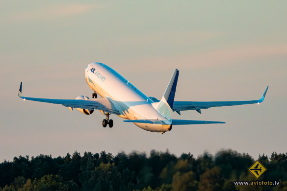 Boeing 737-808(BCF)