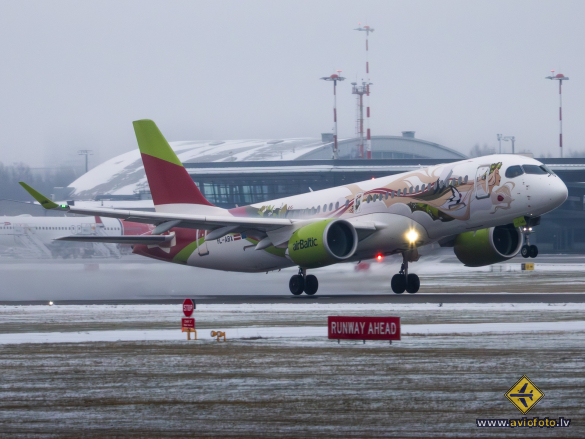 Airbus A220-300