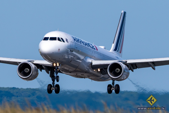 Airbus A320-214
