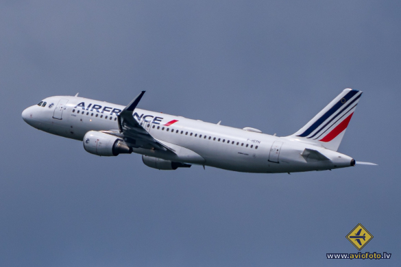 Airbus A320-214