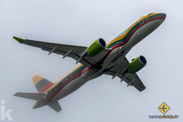 Airbus A220-300