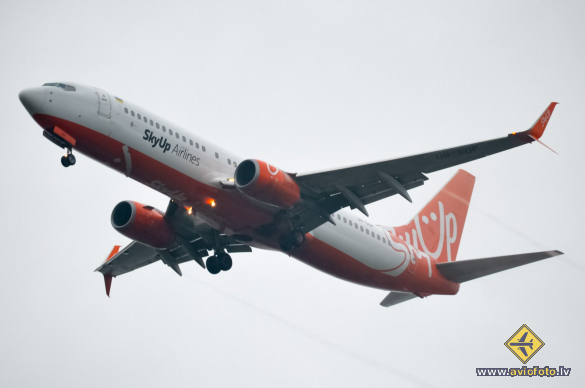Boeing 737-8H6