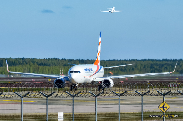 Boeing 737-8Q8