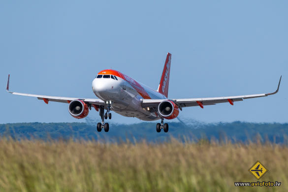 Airbus A320-214