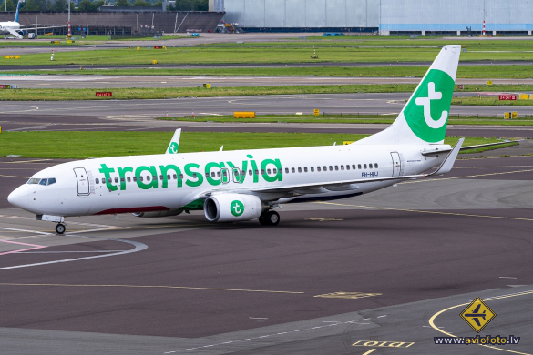 Boeing 737-82R