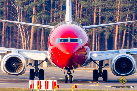Boeing 737-86N