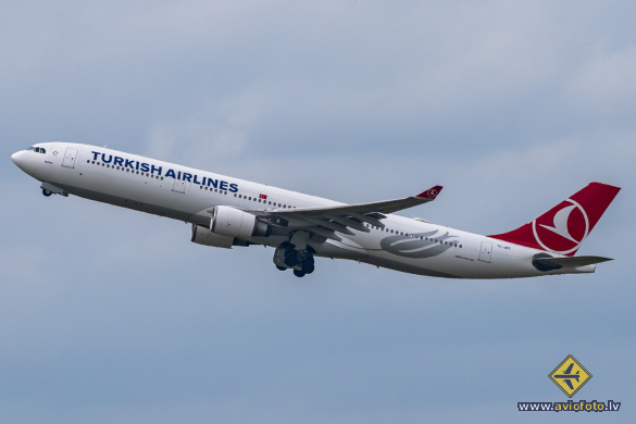 Airbus A330-303