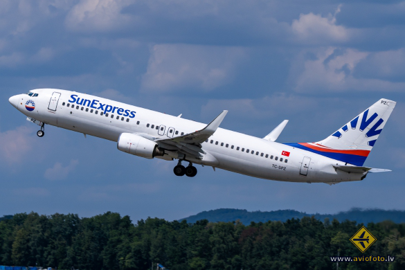 Boeing 737-8FZ