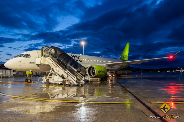 Airbus A220-300