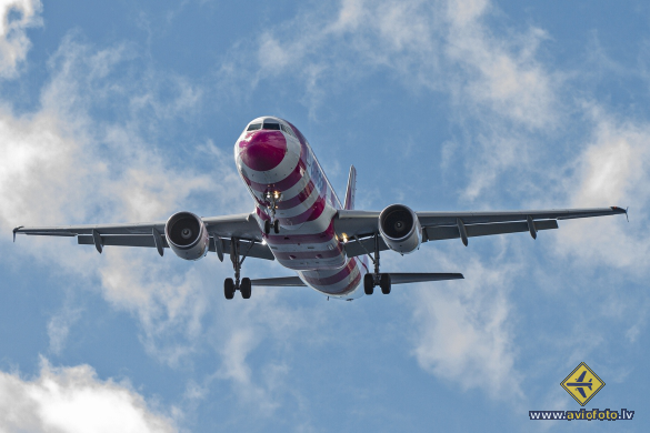 Airbus A320-214