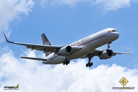 Boeing 757-223(PCF)