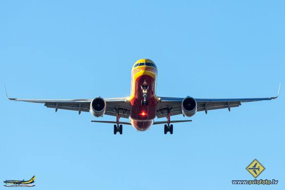 Boeing 757-223(PCF)