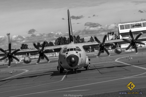 Lockheed Martin C-130J-30 Hercules (L-382)