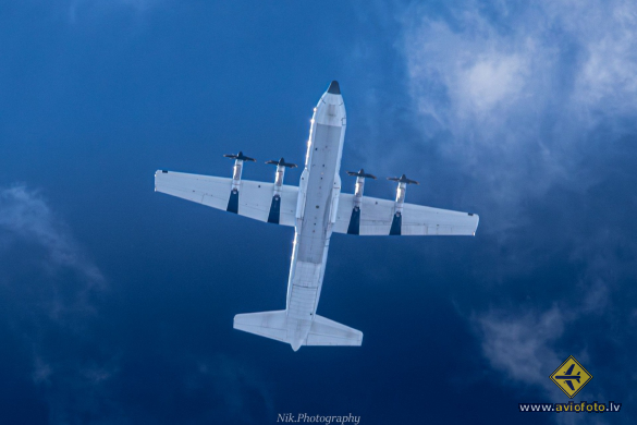 Lockheed Martin LM-100J Hercules (L-382)
