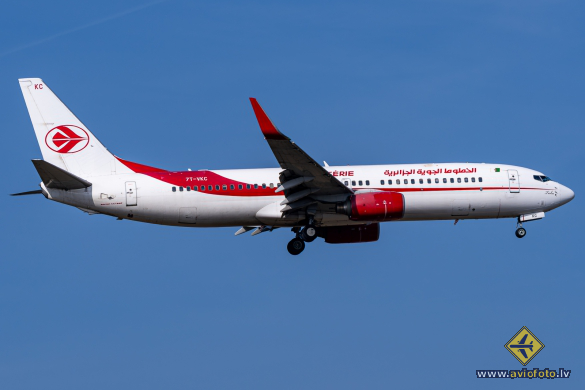 Boeing 737-8D6
