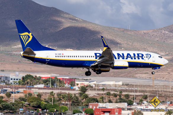 Boeing 737-8AS